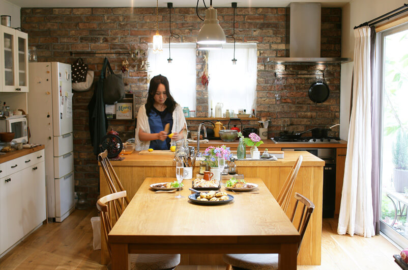 炎のあるキッチンが 暮らしの中心 2ページ目 Lp Gas Style Lpガスで実現した快適な暮らしをご紹介